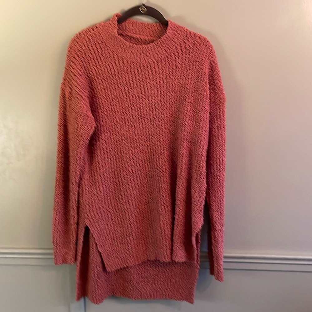 Step hem sweater. No size tag. Please see measurements